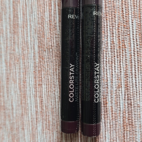 REVLON BRAND WOMENS COLORSTAY MATTE LITE LIP CRAYON BUNDLE OF 2 - Picture 4 of 9